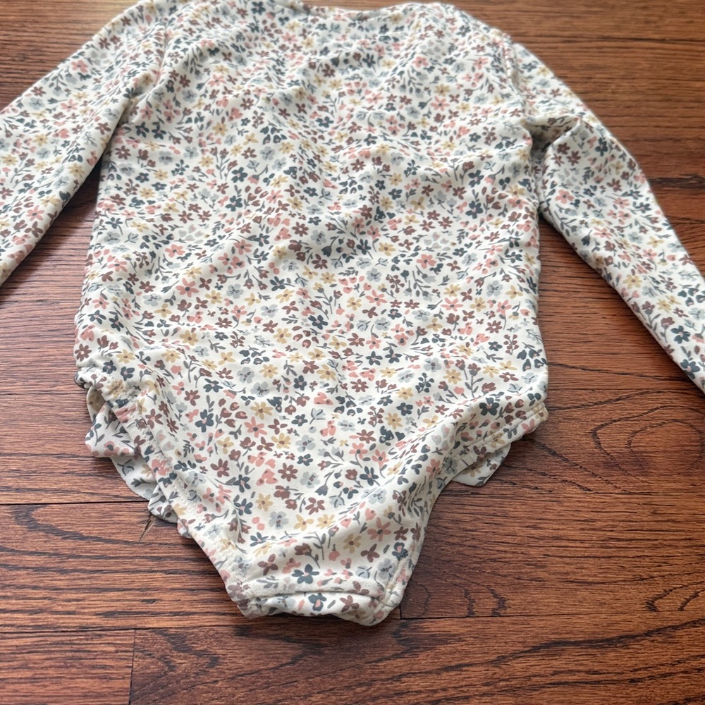 Carter’s little planet rash guard swimsuit 4T - Picture 3 of 3